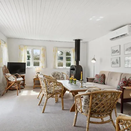 Casa de Férias Ingobert - 50m From The Sea In Ne Jutland By Interhome *