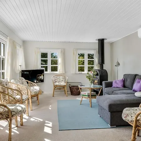 Ingobert - 50m From The Sea By Interhome Hals