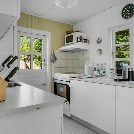 Ingobert - 50m From The Sea By Interhome Hals